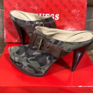 Camouflage GUESS mules
